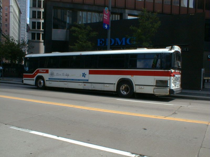 PAT 2722
Picking up Passengers on Liberty Avenue, Outbound 81B Lincoln, Downtown Pittsburgh

