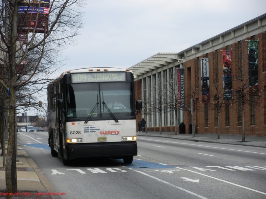 2001 MCI D4000 #8028
At 6th and Market while operating on Route 409
