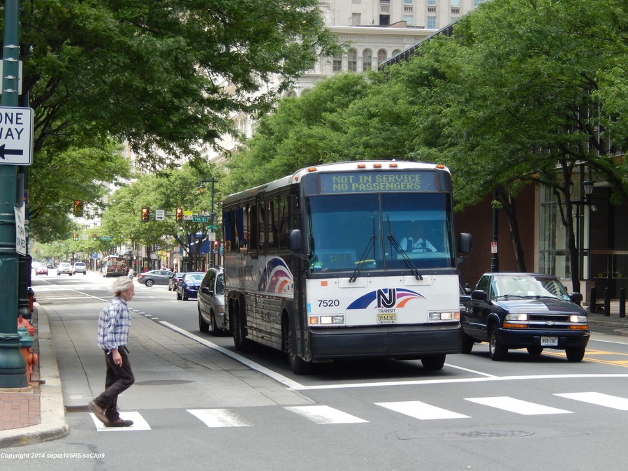 2001 MCI D4000 #7520
At 6th and Market, Independence Hall

6/14/2014
