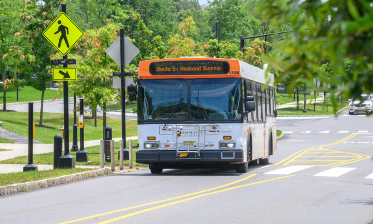 bus from atlantic city to philadelphia airport